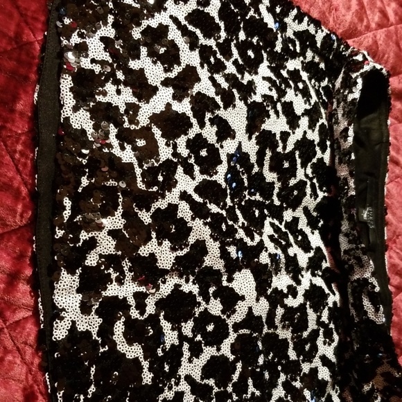 Guess black and white sequined mini skirt - Picture 4 of 8